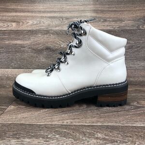 Universal Threads Hiking Boots Women's 8.5 Ivory Faux Leather Block Heel